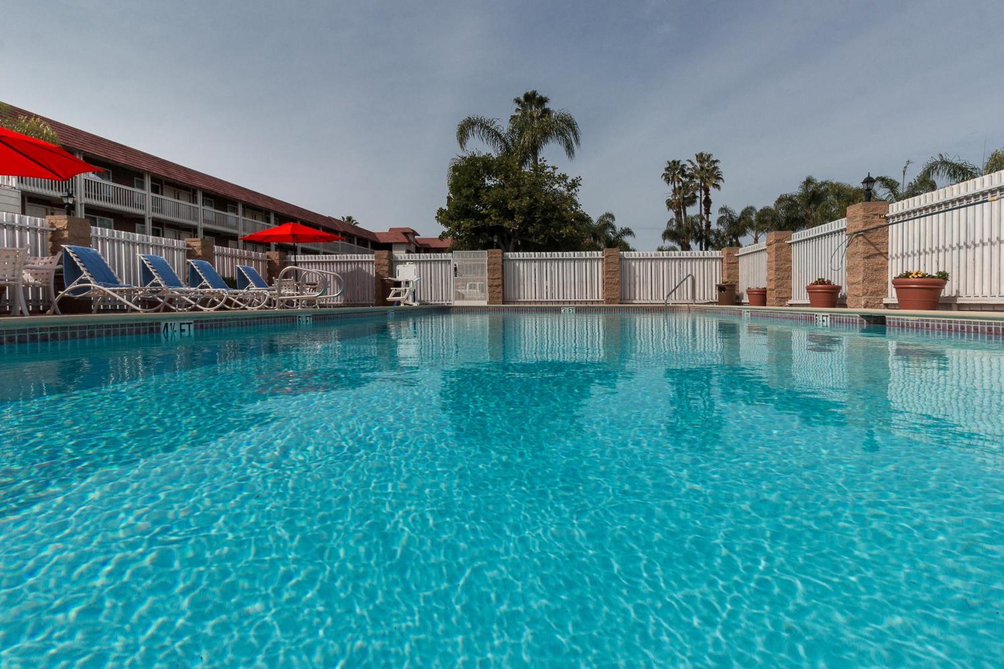 Ramada By Wyndham Costa Mesa/Newport Beach Eksteriør bilde